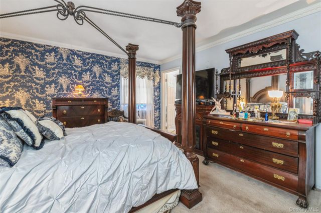 18 Linden Avenue, Kings Park, NY 11754