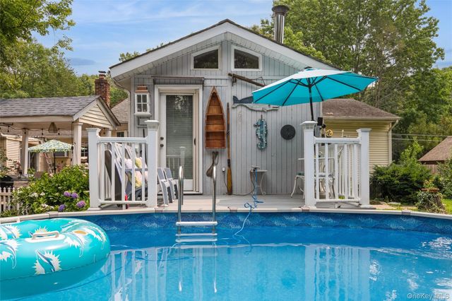 18 Linden Avenue, Kings Park, NY 11754