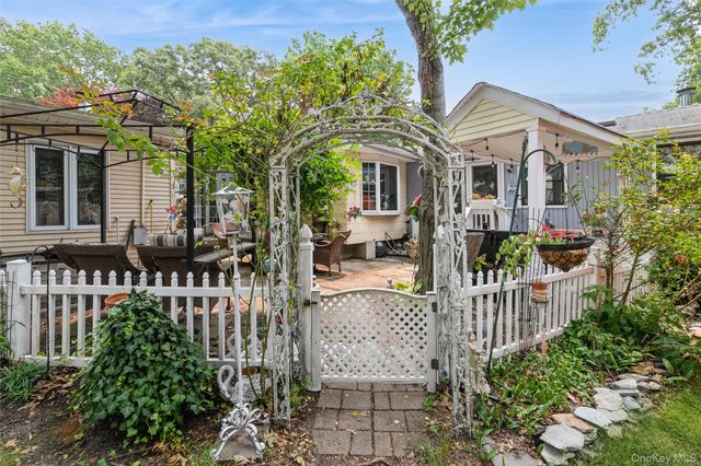 18 Linden Avenue, Kings Park, NY 11754