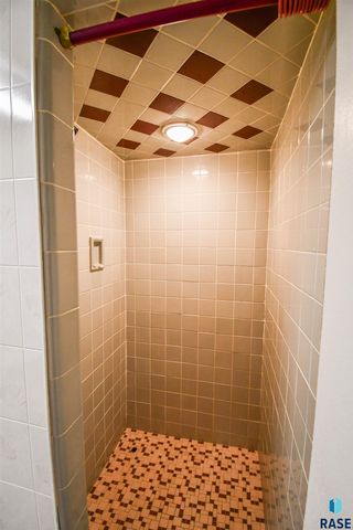 1933 S Euclid Ave Avenue, Sioux Falls, SD 57105