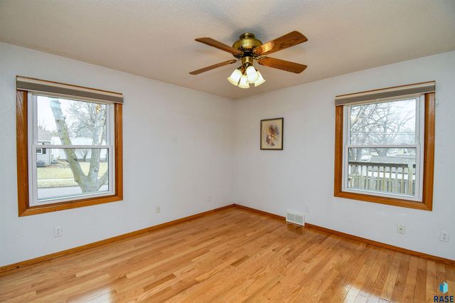 1933 S Euclid Ave Avenue, Sioux Falls, SD 57105