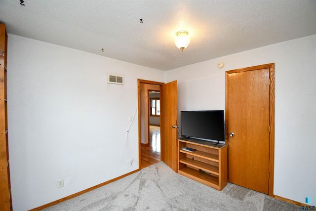 1933 S Euclid Ave Avenue, Sioux Falls, SD 57105