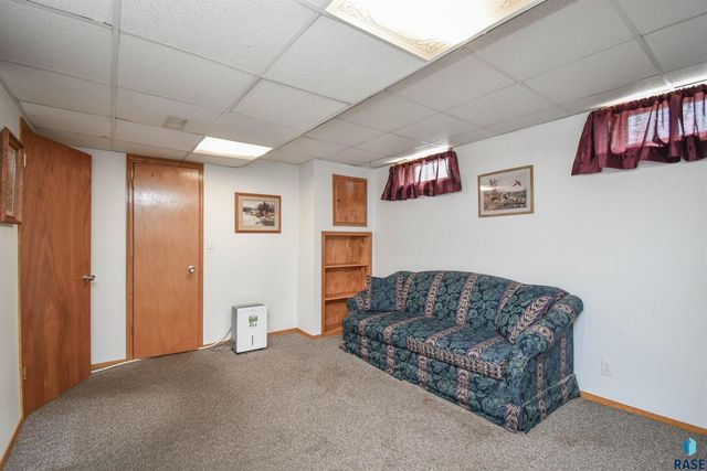 1933 S Euclid Ave Avenue, Sioux Falls, SD 57105