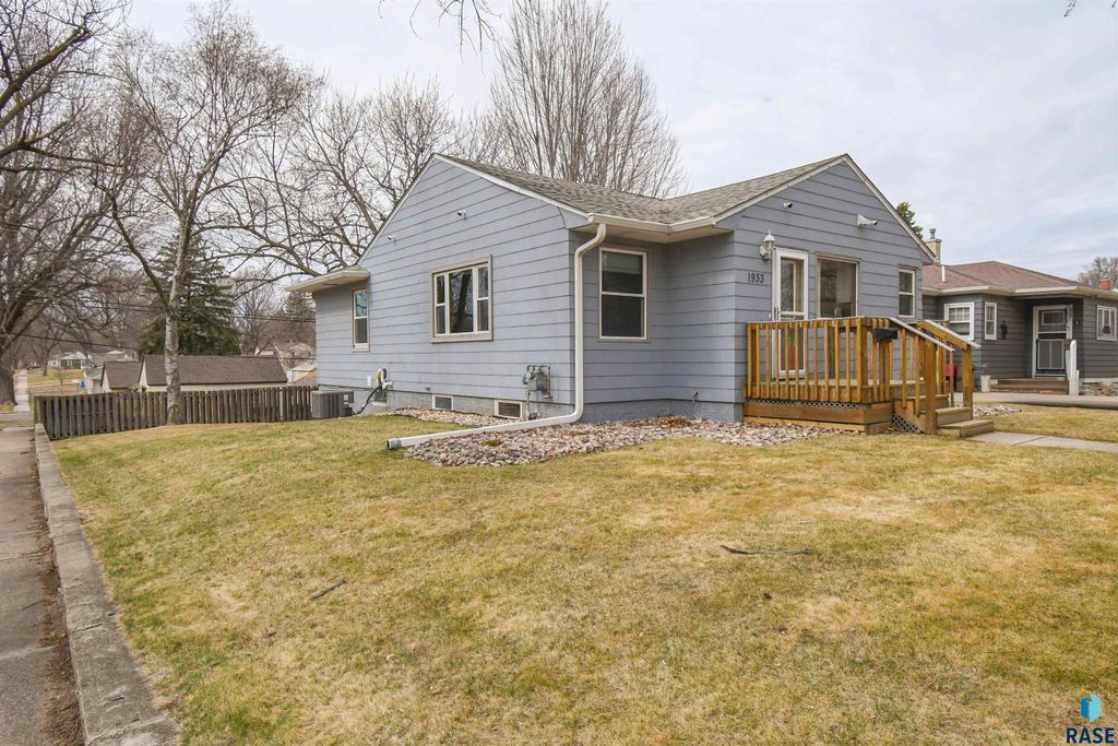 1933 S Euclid Ave Avenue, Sioux Falls, SD 57105