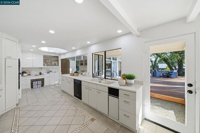 38 Vista Del Mar, Orinda, CA 94563