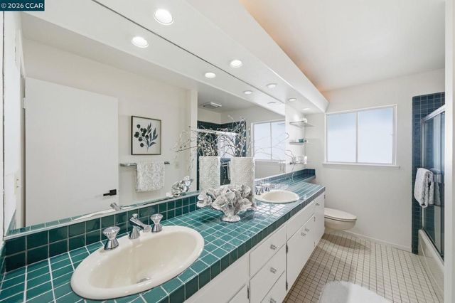 38 Vista Del Mar, Orinda, CA 94563