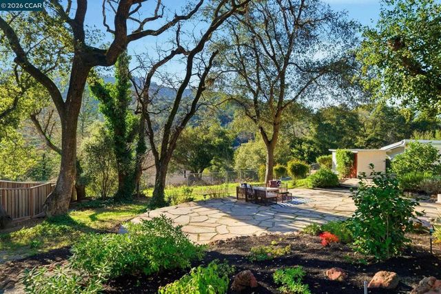 38 Vista Del Mar, Orinda, CA 94563
