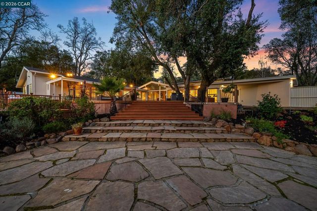 38 Vista Del Mar, Orinda, CA 94563