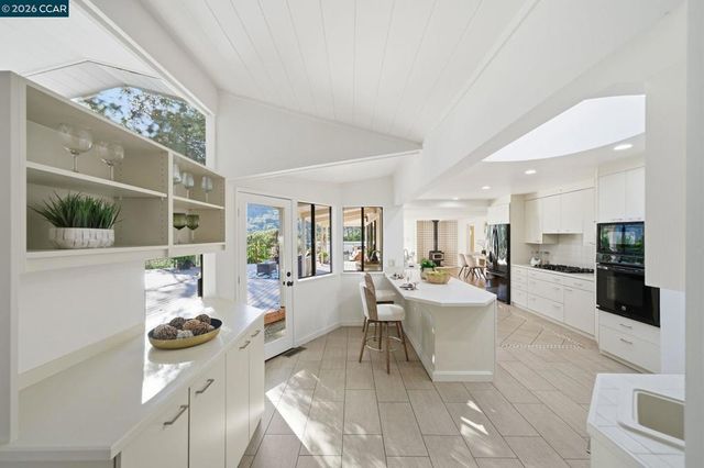 38 Vista Del Mar, Orinda, CA 94563