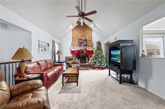 2401 NW LONDON Drive, Blue Springs, MO 64015