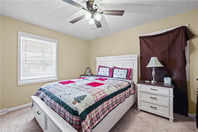 2401 NW LONDON Drive, Blue Springs, MO 64015