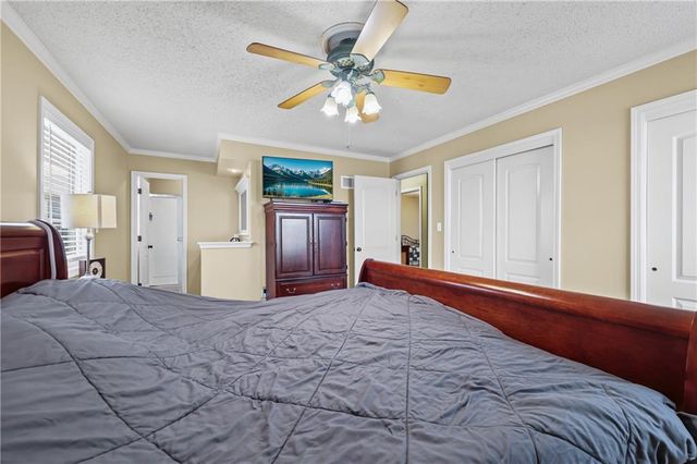 2401 NW LONDON Drive, Blue Springs, MO 64015