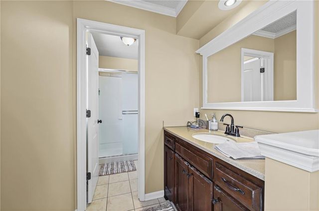 2401 NW LONDON Drive, Blue Springs, MO 64015