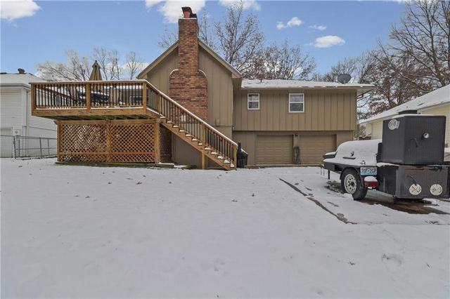 2401 NW LONDON Drive, Blue Springs, MO 64015