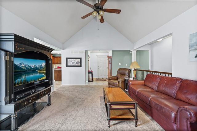 2401 NW LONDON Drive, Blue Springs, MO 64015