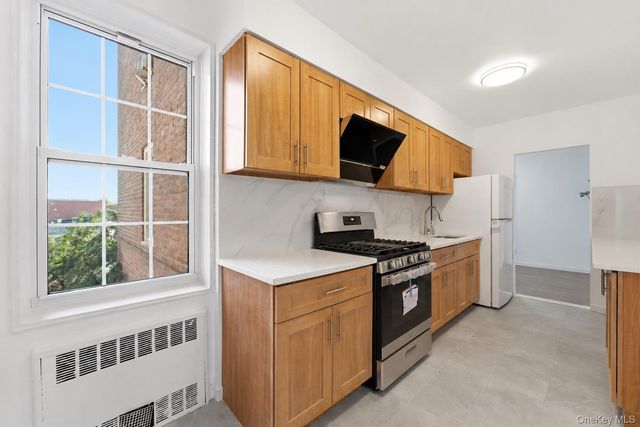6393 Woodhaven Boulevard 2F3, Rego Park, NY 11374