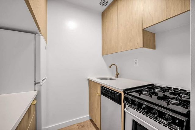 310 E 23rd St Apt 4B, New York City, NY 10010