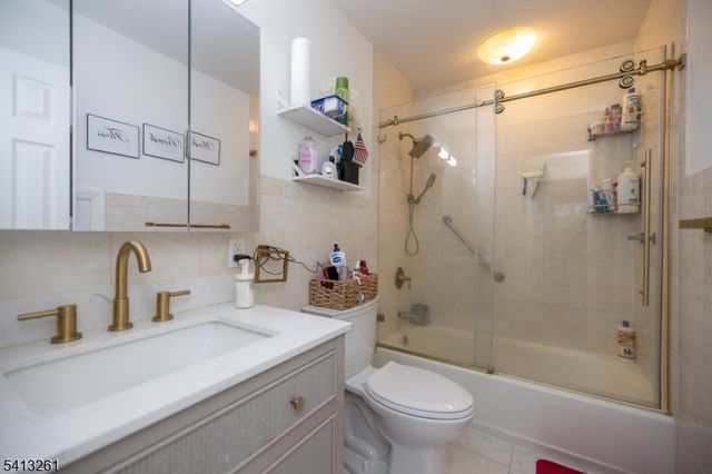 175 Rosewood Ln, Woodbridge Twp., NJ 07064