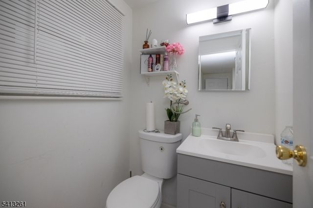 175 Rosewood Ln, Woodbridge Twp., NJ 07064