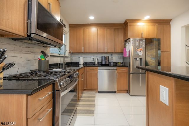 175 Rosewood Ln, Woodbridge Twp., NJ 07064