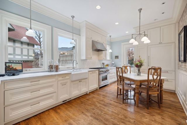 1203 Mount Curve Avenue, Minneapolis, MN 55403