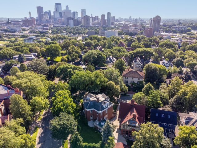 1203 Mount Curve Avenue, Minneapolis, MN 55403