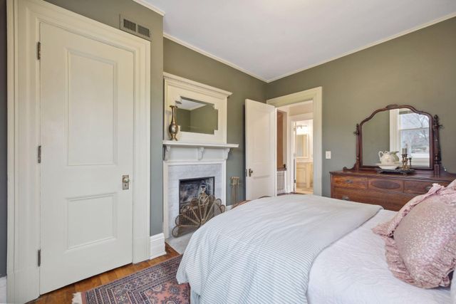 1203 Mount Curve Avenue, Minneapolis, MN 55403