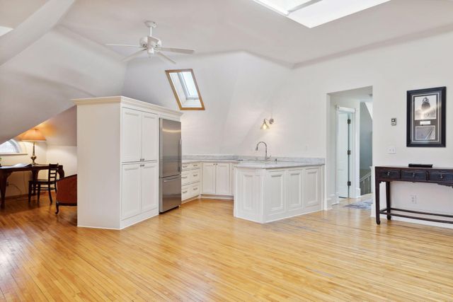 1203 Mount Curve Avenue, Minneapolis, MN 55403