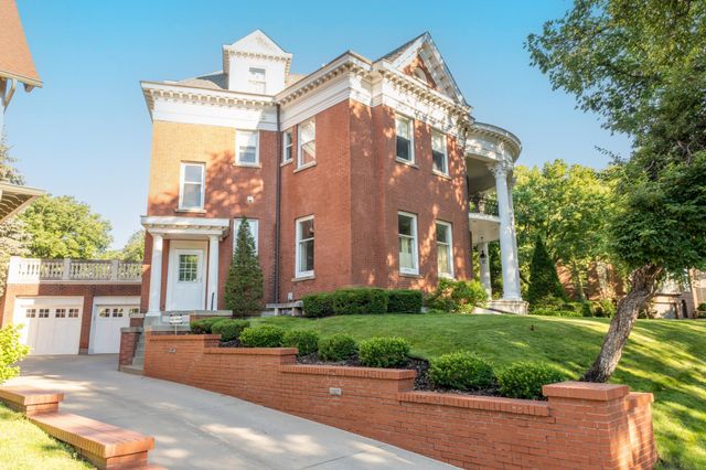 1203 Mount Curve Avenue, Minneapolis, MN 55403