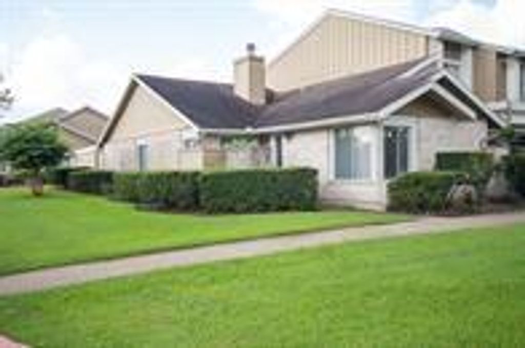 12133 Bob White Drive, Houston, TX 77035