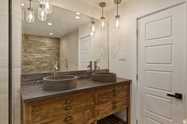 1358 E MAPLEWOOD DR, Murray, UT 84121