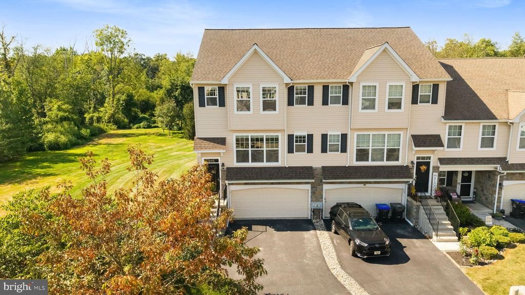 151 GARNER DR, Avondale, PA 19311