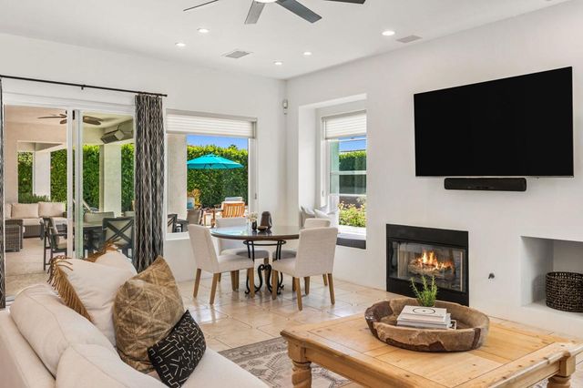 85 Appian Way, Palm Desert, CA 92211