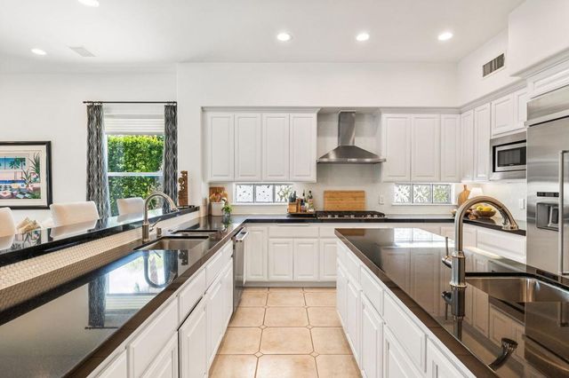 85 Appian Way, Palm Desert, CA 92211