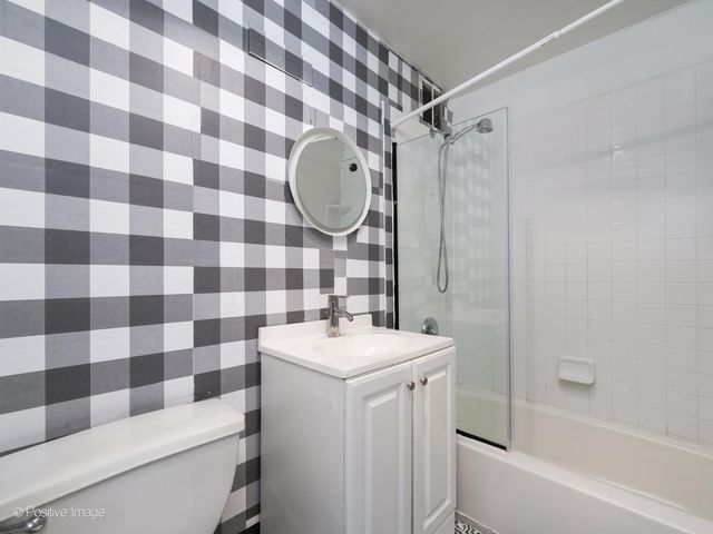 655 W Irving Park Road 3315, Chicago, IL 60613