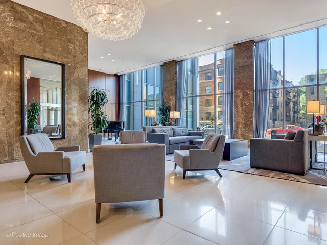 655 W Irving Park Road 3315, Chicago, IL 60613