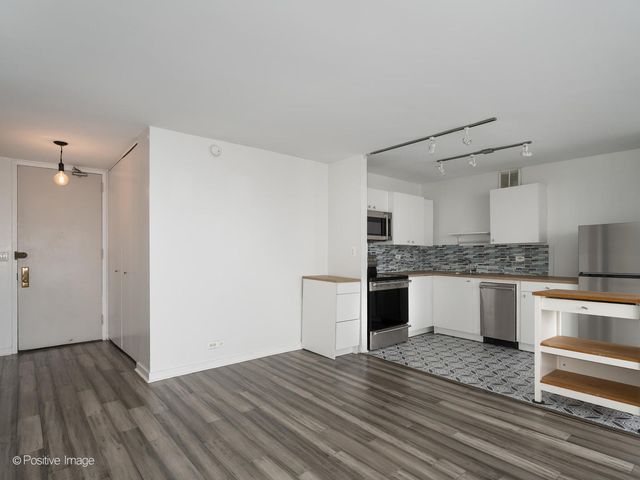 655 W Irving Park Road 3315, Chicago, IL 60613