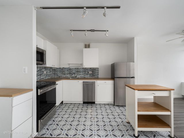 655 W Irving Park Road 3315, Chicago, IL 60613