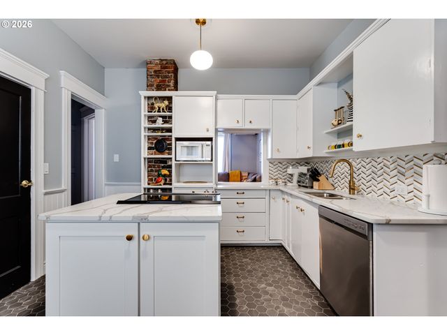 655 MONROE St, Eugene, OR 97402