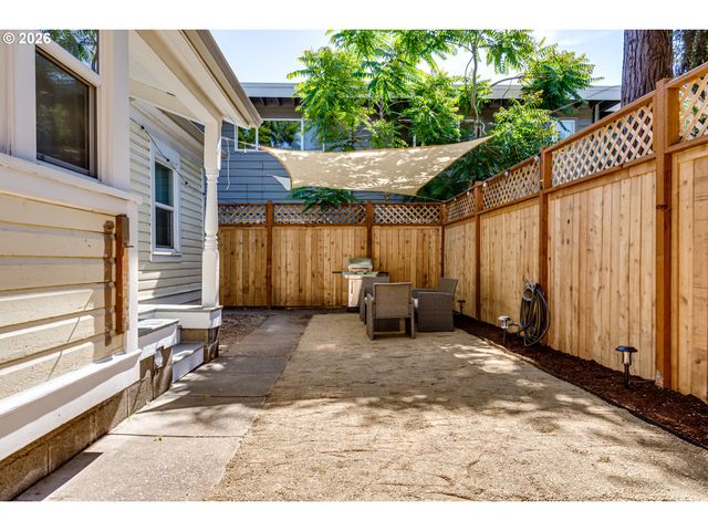 655 MONROE St, Eugene, OR 97402
