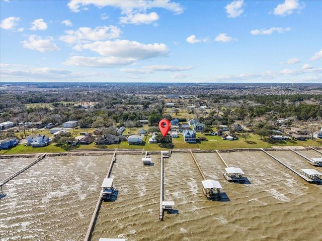 2823 Bayshore Drive, Bacliff, TX 77518