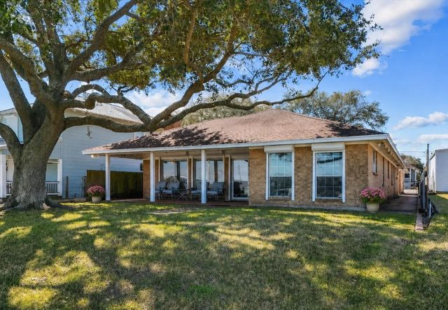 2823 Bayshore Drive, Bacliff, TX 77518