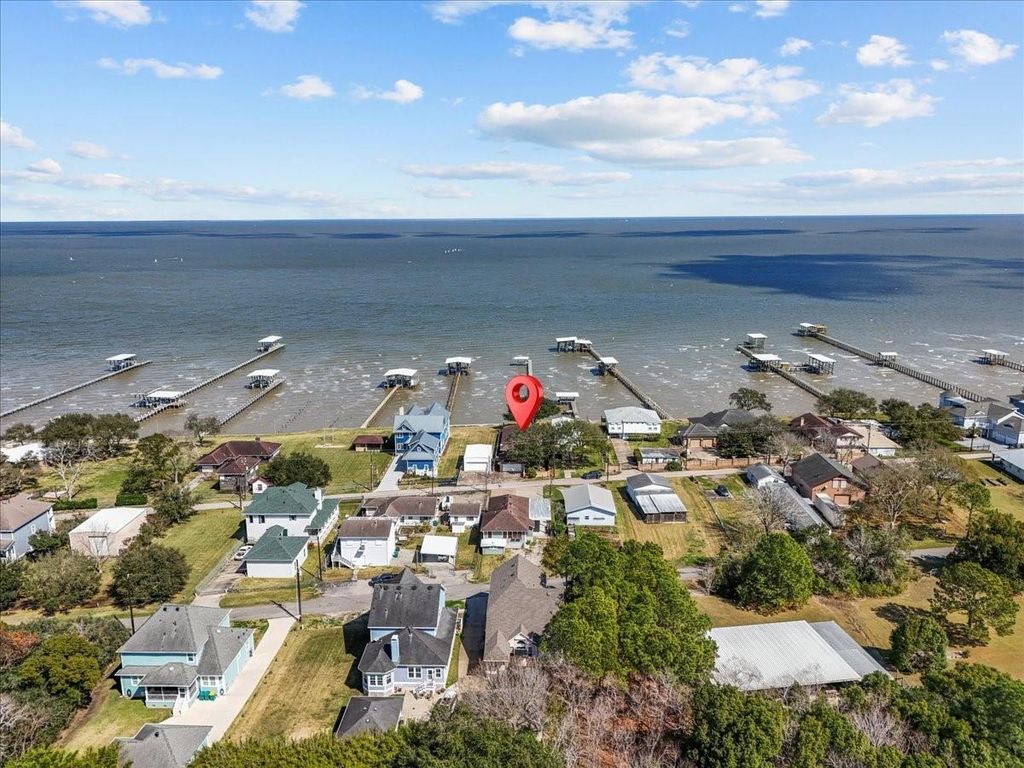 2823 Bayshore Drive, Bacliff, TX 77518