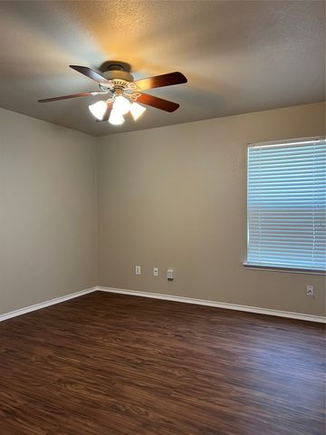 10921 Colonial Heights Lane, Fort Worth, TX 76179