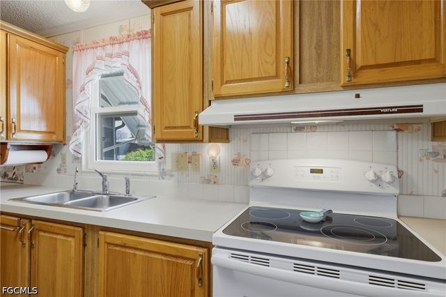 508 Pine Tree CT, North Fort Myers, FL 33917