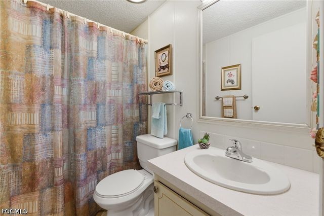 508 Pine Tree CT, North Fort Myers, FL 33917