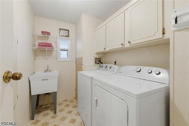 508 Pine Tree CT, North Fort Myers, FL 33917