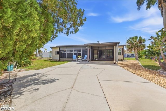 508 Pine Tree CT, North Fort Myers, FL 33917