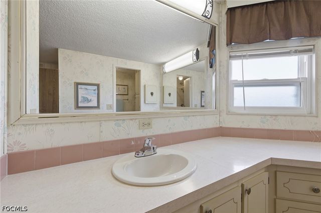 508 Pine Tree CT, North Fort Myers, FL 33917