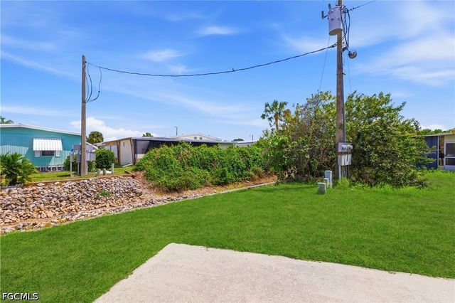 508 Pine Tree CT, North Fort Myers, FL 33917